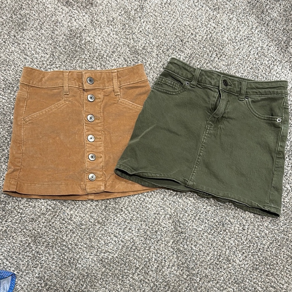 Cat & Jack Tan and Green Mini Skirt Set Casual Two-Piece